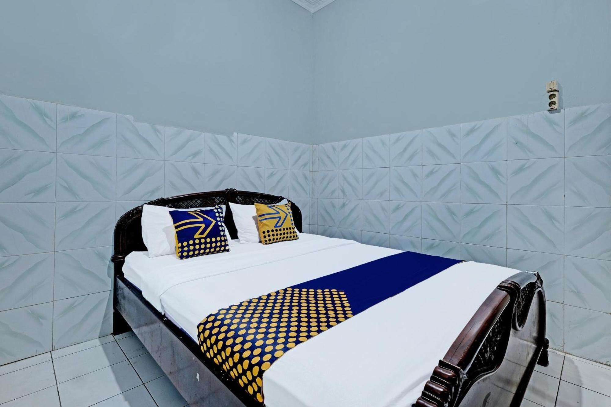 Spot On 91915 Homestay Superman Yogyakarta Exterior photo